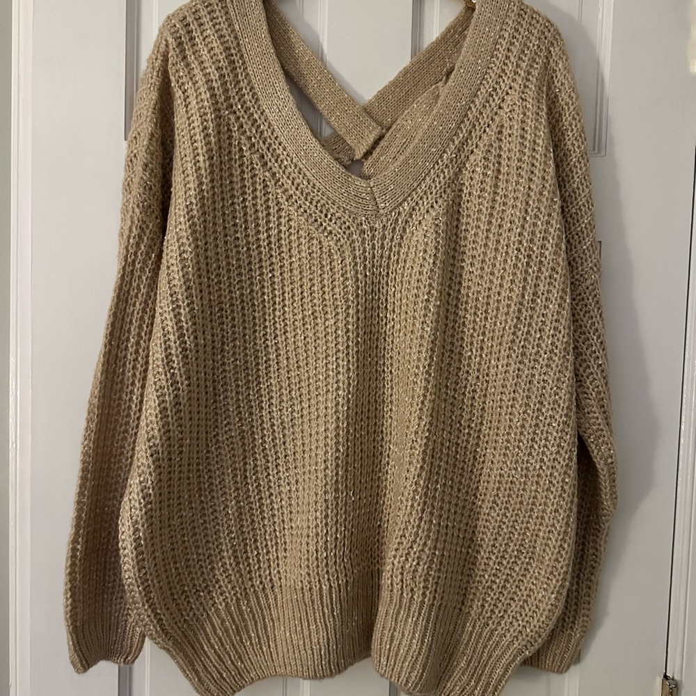 POL Chunky Knit Sweater. Crisscross back. Size Large